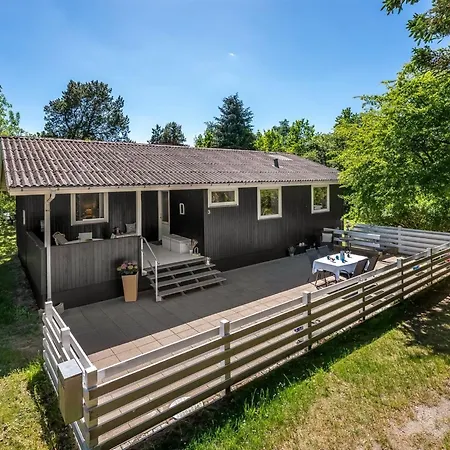 Flor - 900m From The Sea By Interhome Ebeltoft