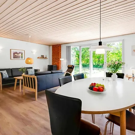 Flor - 900m From The Sea By Interhome Ebeltoft