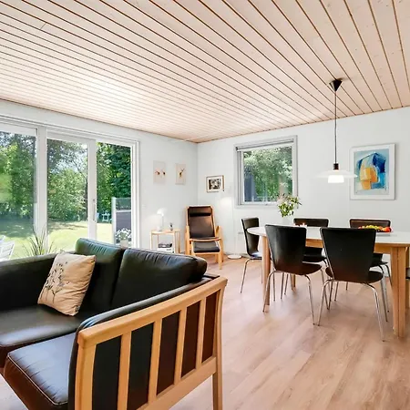 Flor - 900m From The Sea By Interhome *